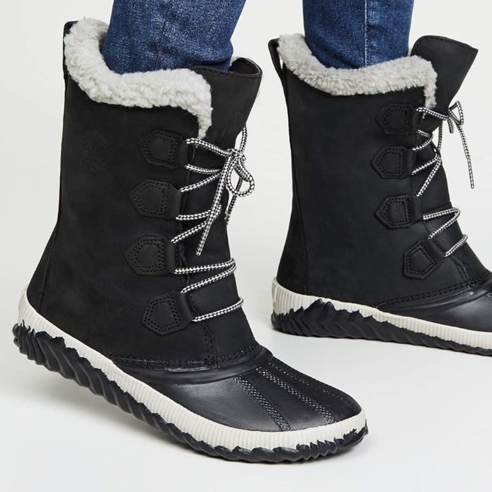 SOREL Out N About tall. Great condition. Womens 6.5. Black/white. Like new